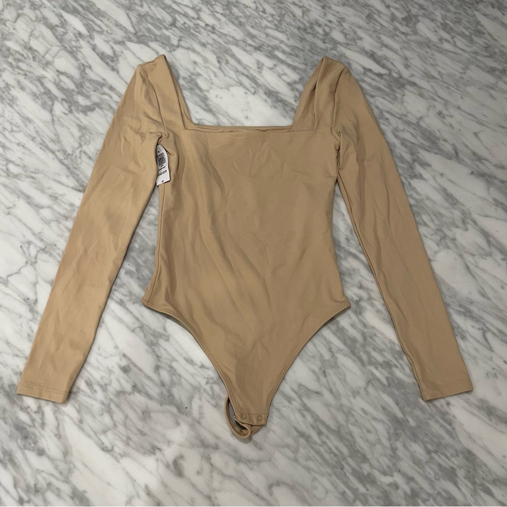 NWT Babaton Contour Squareneck Longsleeve Bodysuit